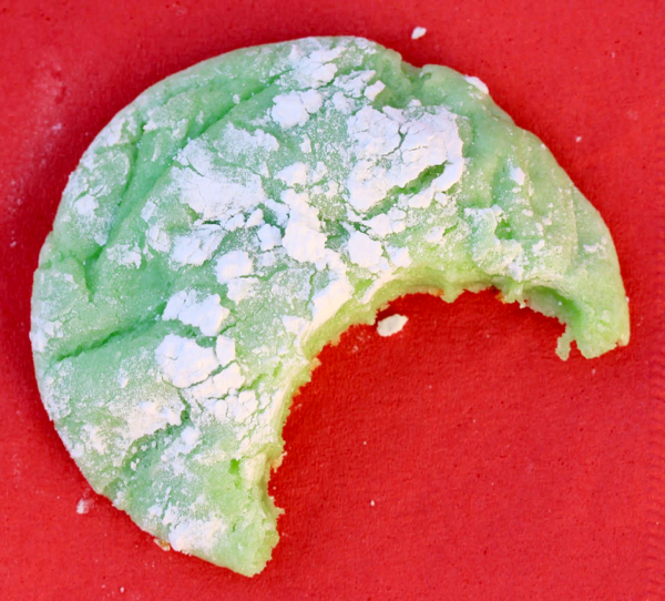 Green Crinkle Cookie Recipe by NeverEndingJourneys.com