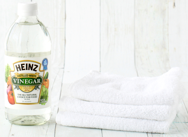 How to Treat Sunburn Fast With Vinegar and a Washcloth